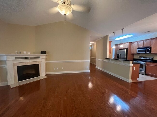 Photo - 210 Fountainhead Ln