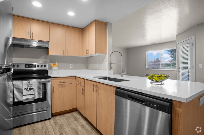 Renovated - Lakeside Village UT Rental