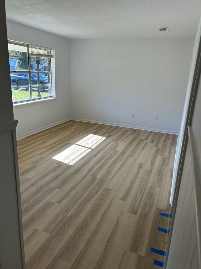 Photo - 106 Mayberry Ct