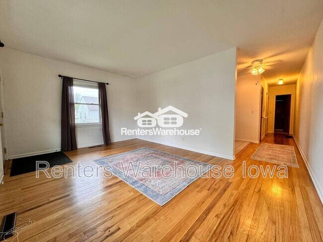 Photo - 2923 49th Pl