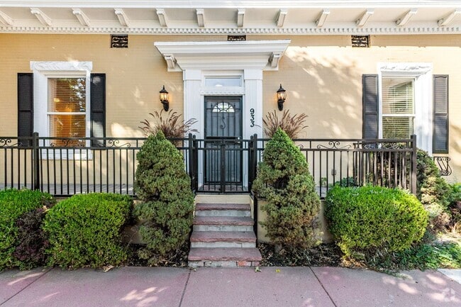 Building Photo - Beautiful Spanish Revival 3 Bedroom in Upt... Rental
