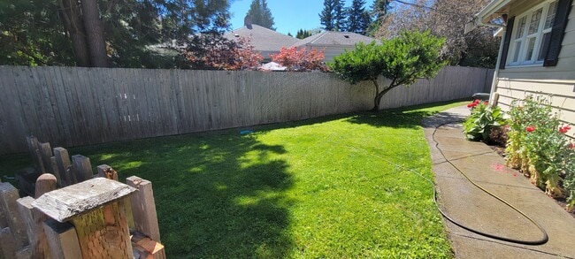 Photo - 1002 E Victor St