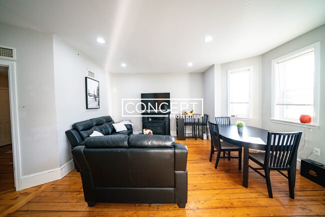 Photo - 820 Parker St Unit 3