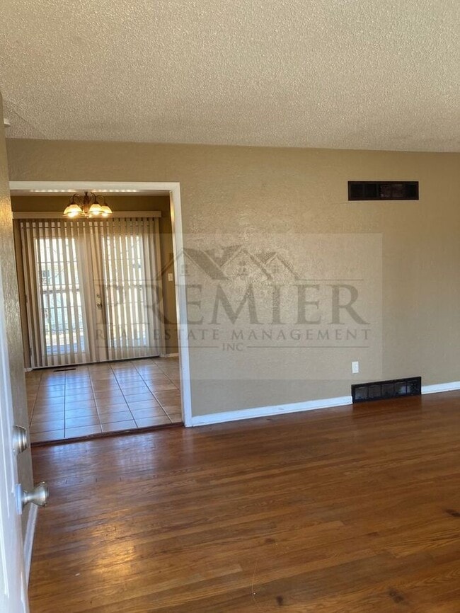 Photo - 7716 Crisp Ave