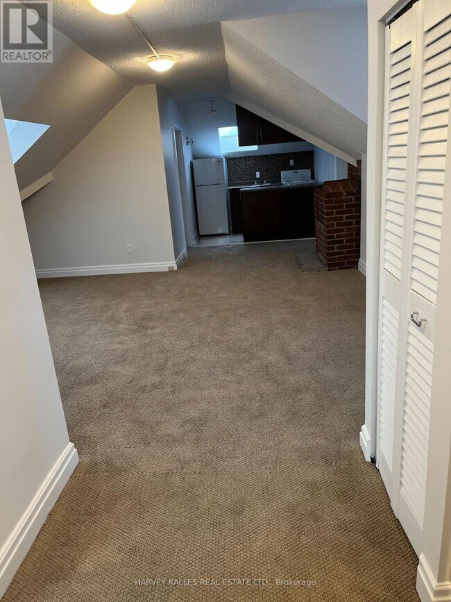 Photo - 440 Avenue Rd Unit 3rd Floor