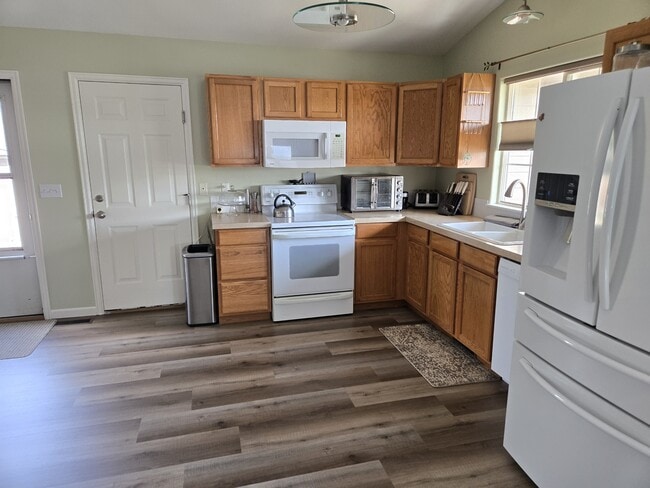 Photo - 1343 S Cora Ave