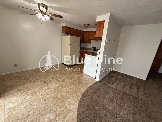 Photo - 542 Gladstone St Unit 3