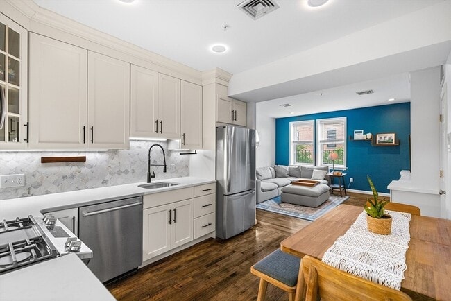 Building Photo - 22 Battery St Unit L1 Rental