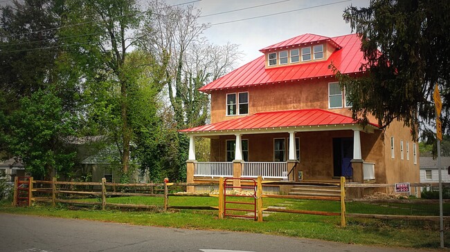 Building Photo - 203 Robertson Ave