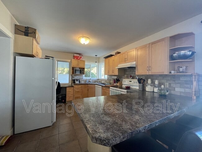 Photo - 1291 Kelglen Crescent