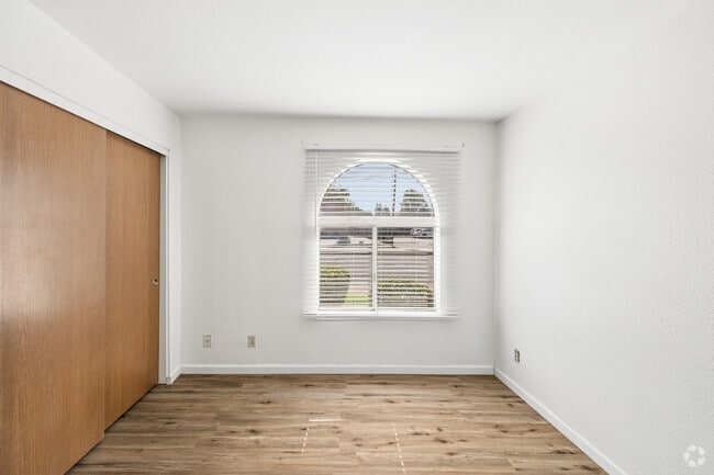 1BR, 1BA - 550SF - Bedroom - Summerfield Apartments