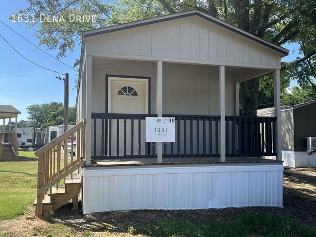 Building Photo - 1631 Dena Dr