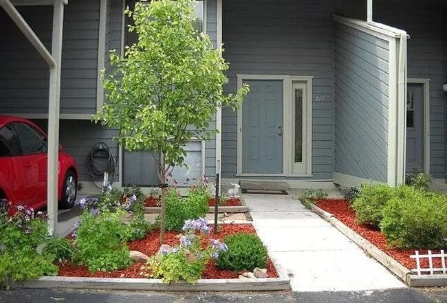 Building Photo - 4 Bed 2.5 Bath Boulder Townhome - Available August 10th
