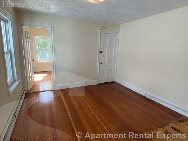 Photo - 112 Thorndike St Unidad #2