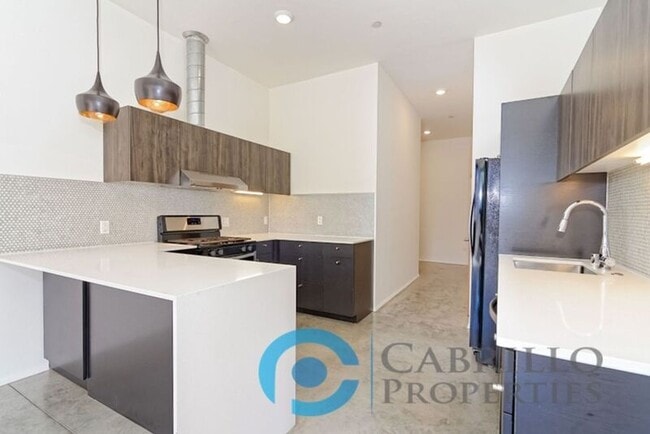 Building Photo - 2870 Fourth Ave Unit Apt 212