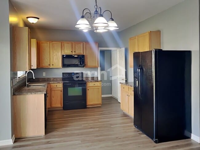 Photo - 116 Camerado Ln