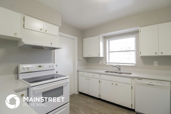 Photo - 1927 English Dr