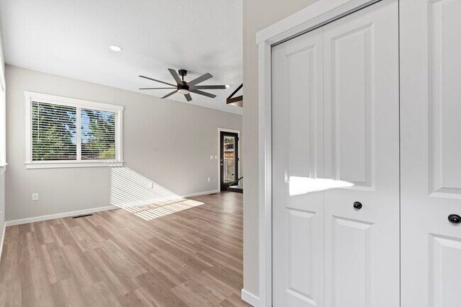 Photo - 3716 Custer Dr