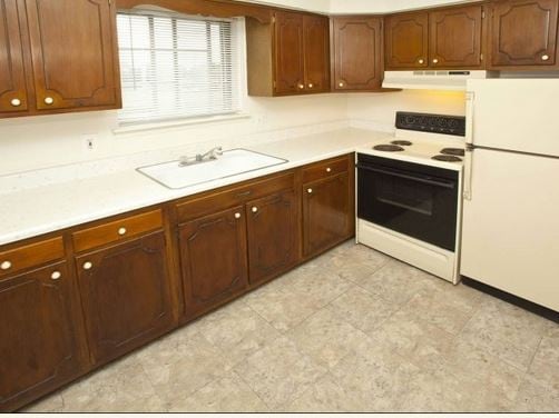 Kitchen - Georgetown Manor Apartments