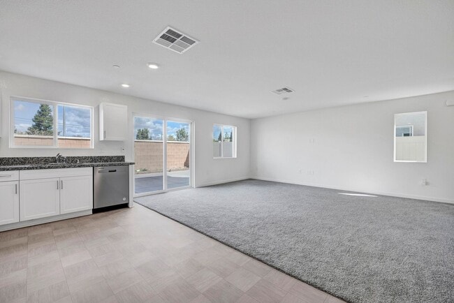 Photo - 7725 Forestdale Wy