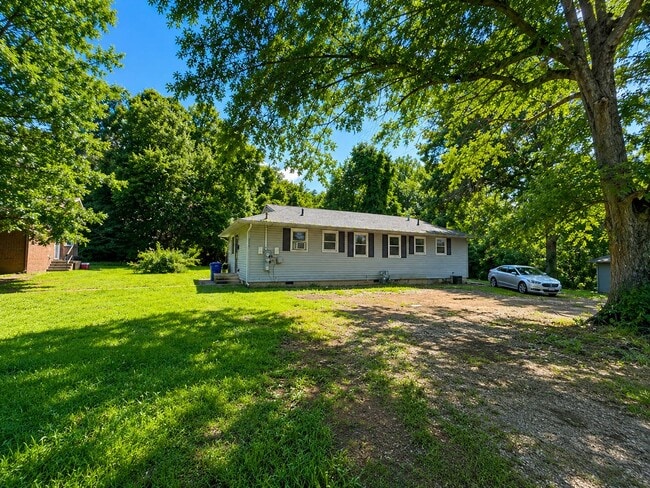 Building Photo - 222 Fisk Ave
