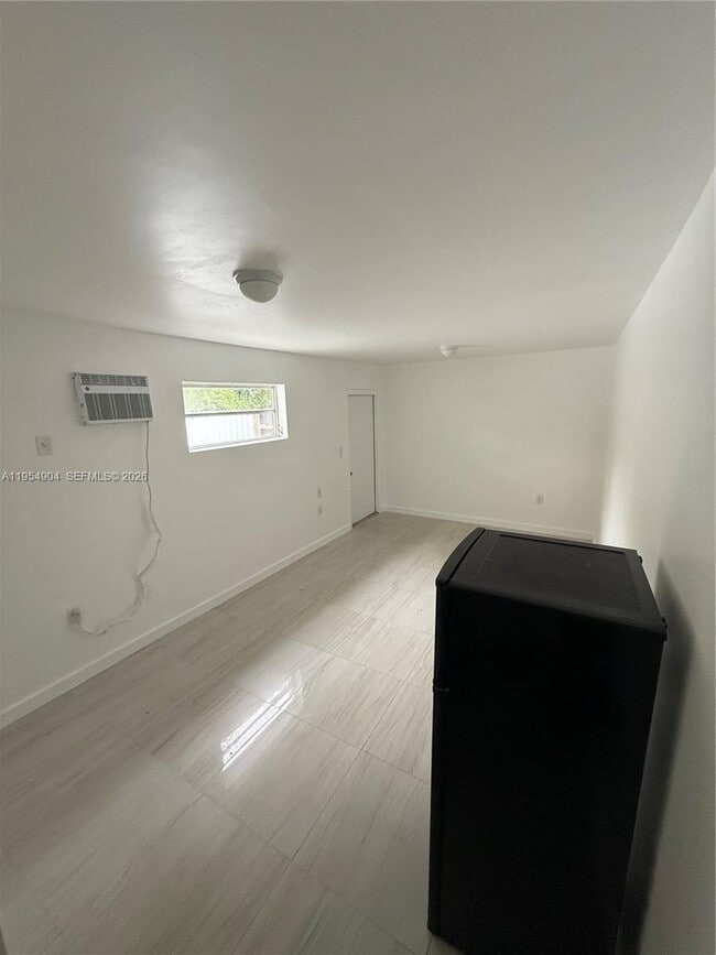 Building Photo - 4910 SW 98th Avenue Rd Unit a