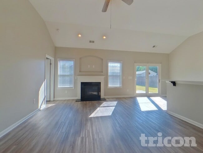 Photo - 112 Oldham Way