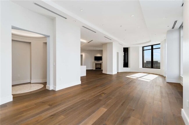 Photo - 3376 Peachtree Rd NE Unit 33B