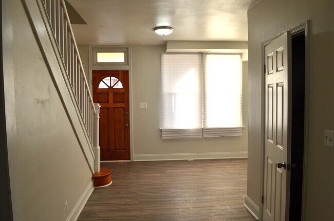 Photo - 2856 Lake Ave