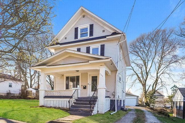 Building Photo - 788 Saxon Ave