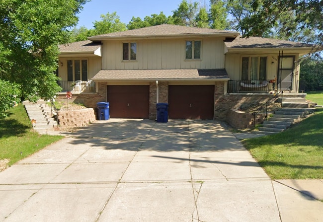 Building Photo - Spacious 3 Bedroom! Coming Soon!