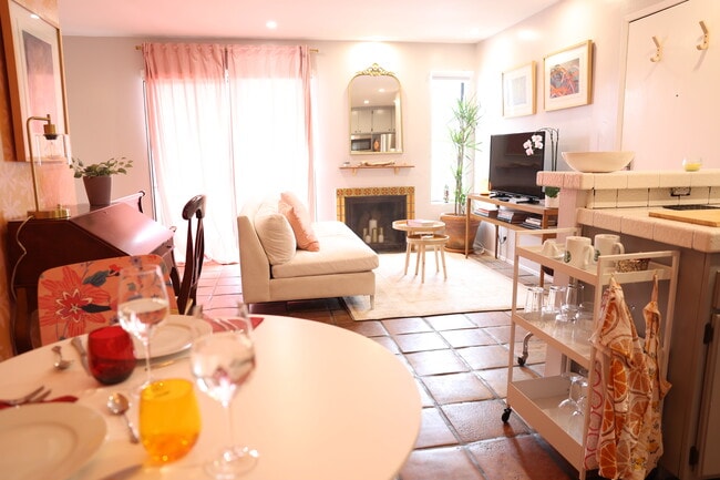 Main Space/Living Room - 2404 Pacific Ave Unit Studio B