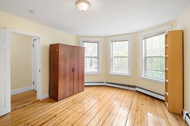 Building Photo - 60 Pleasant St Unit 1