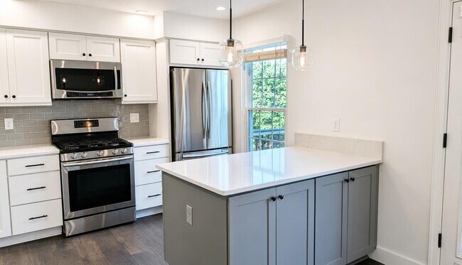 Charming Three-Bedroom Townhome in a Prime Ashburn Location