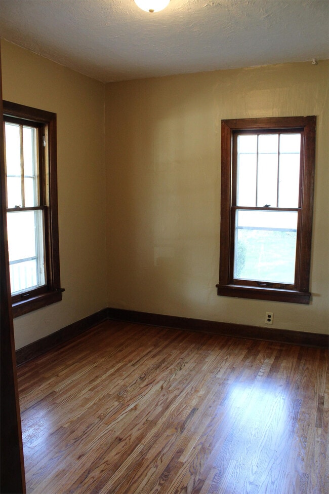 Photo - 526 E 11th St