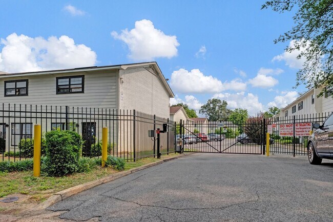 Photo - 682 Hobbs Dr