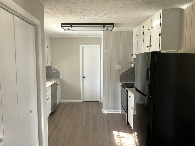 Photo - 1665 Elmwood Dr