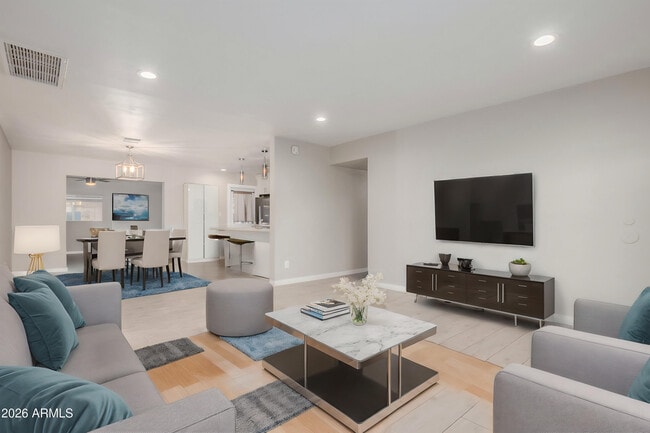 Photo - 1208 W 6th St