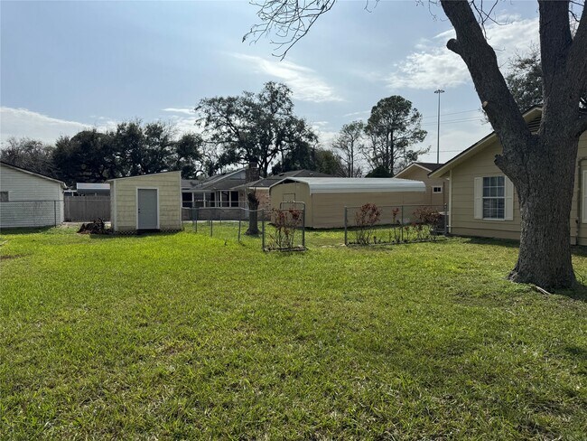 Photo - 5702 Pine Ave