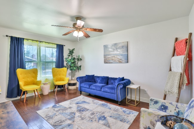 Photo - 531 W Del Campo Ave