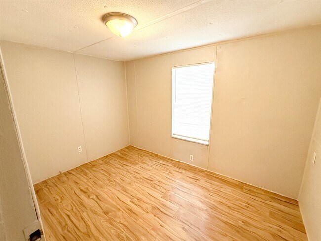 Building Photo - 32 Woodlawn Dr