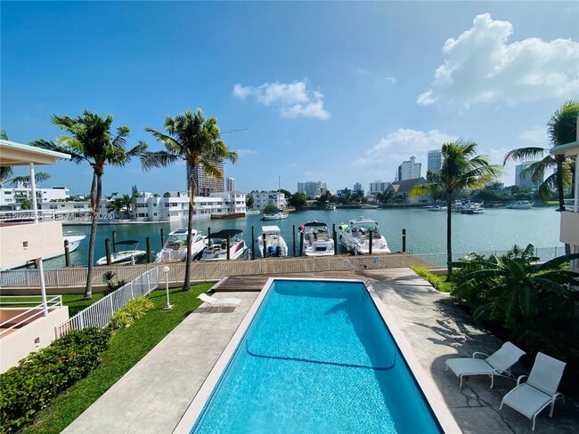 Building Photo - 6881 Bay Dr Unit 11