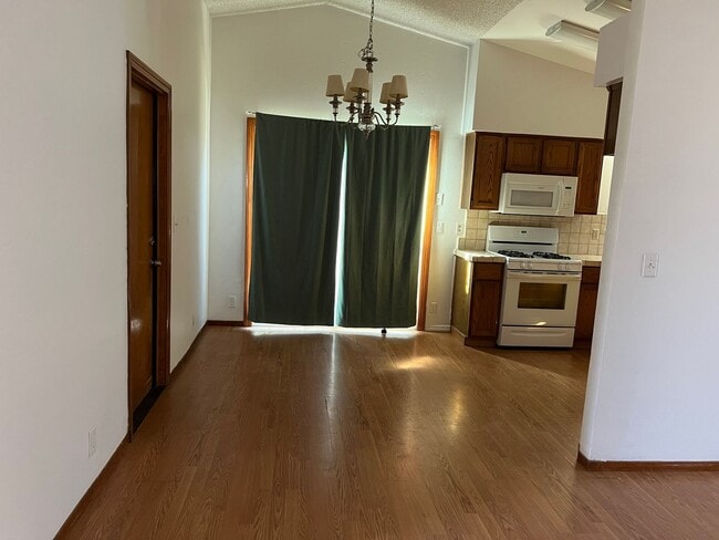 Photo - Northeast Hanford 3 bedroom 2 bath with la...