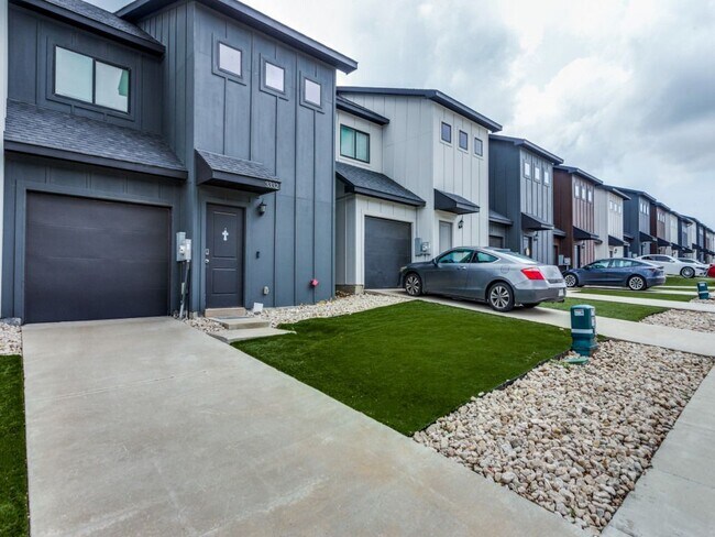 Photo - 3333 Brambleton Hill Pl