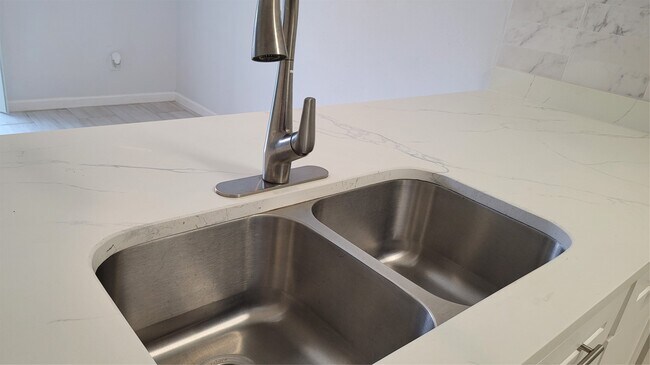 Photo - 2800 Jeanetta St