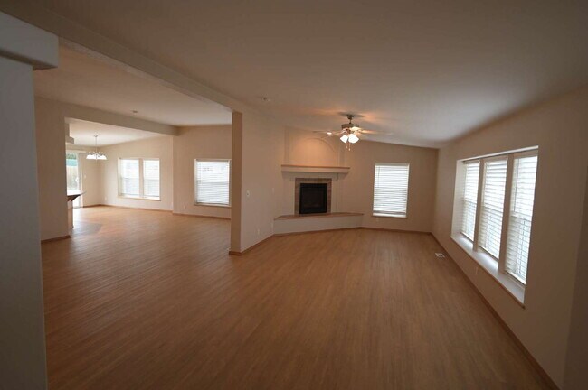 Photo - Large home with 3-car garage- 6 month leas...
