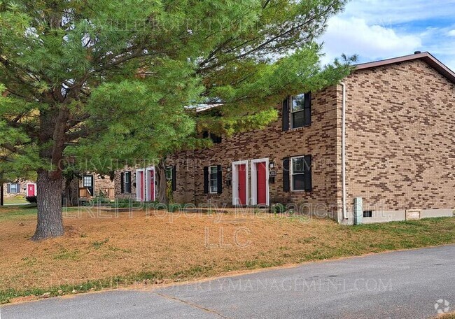 Building Photo - 3210 Hikes Ln Rental