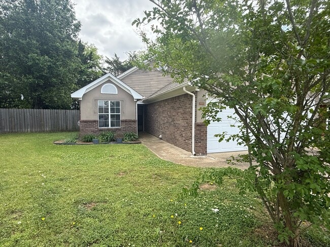 Building Photo - 550 Albany St