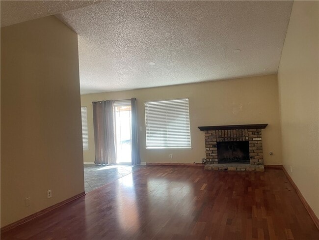 Photo - 1053 N Wisteria Ave