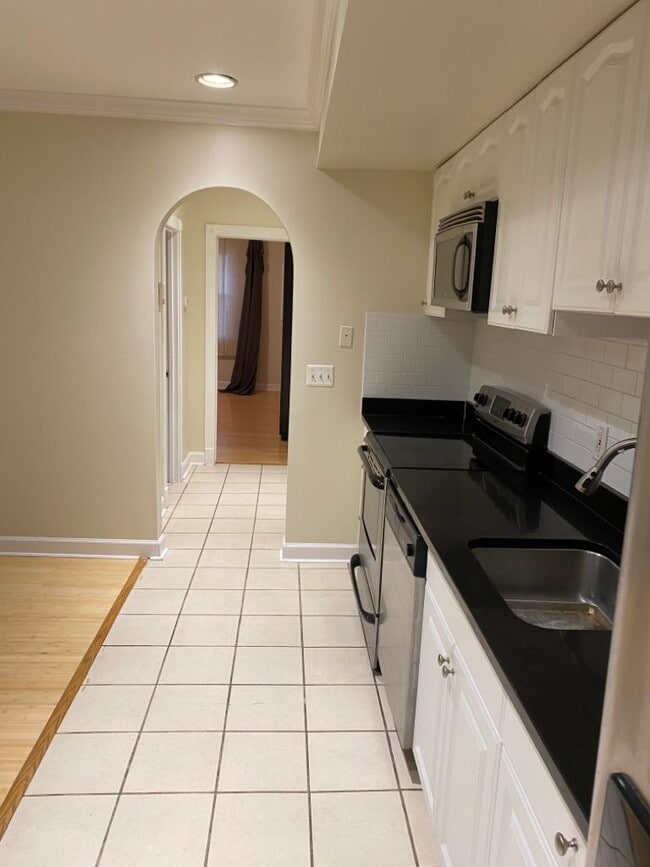 Photo - 1242 Queen St NE Unit 4